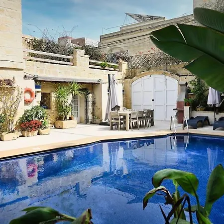 Fully-detached Pool-house, Gozo X Central & Cozy Xewkija