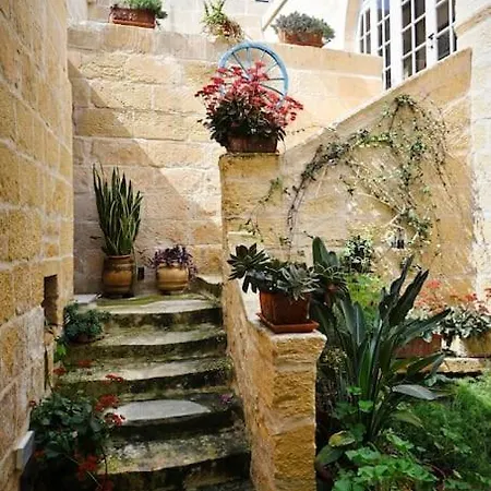 Fully-detached Pool-house, Gozo X Central & Cozy