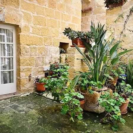 Fully-detached Pool-house, Gozo X Central & Cozy